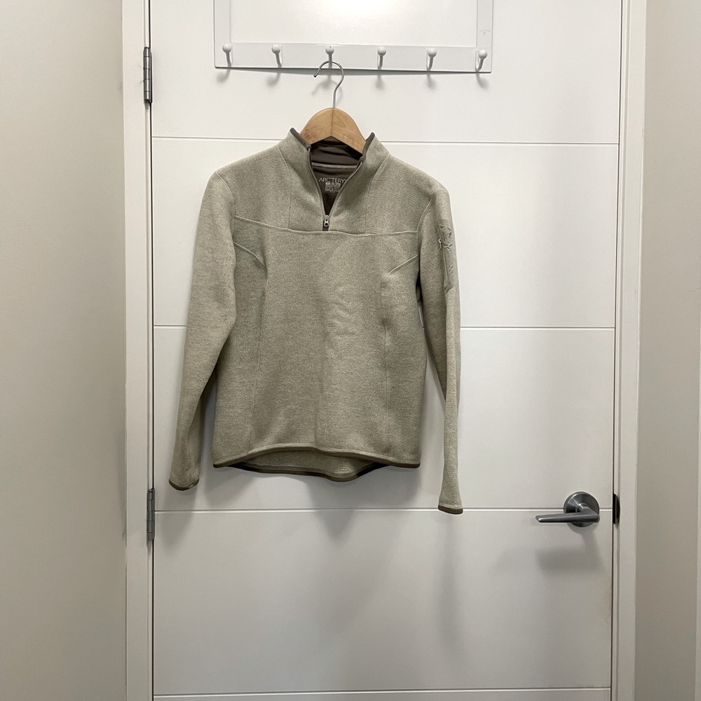 Arc’teryx’s women fleece sweater. Size M